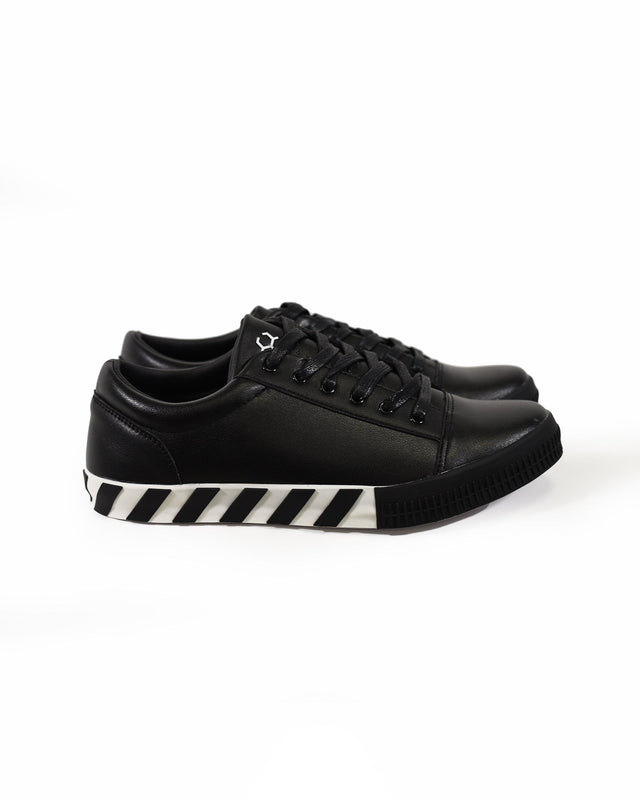 Off Sneakers in Black – side profile