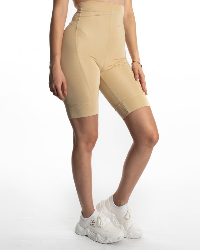 Mara Short Legging in Beige – front close-up