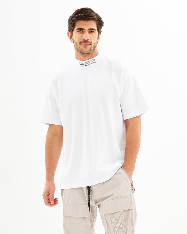 Lucas T-Shirt in White – front close-up